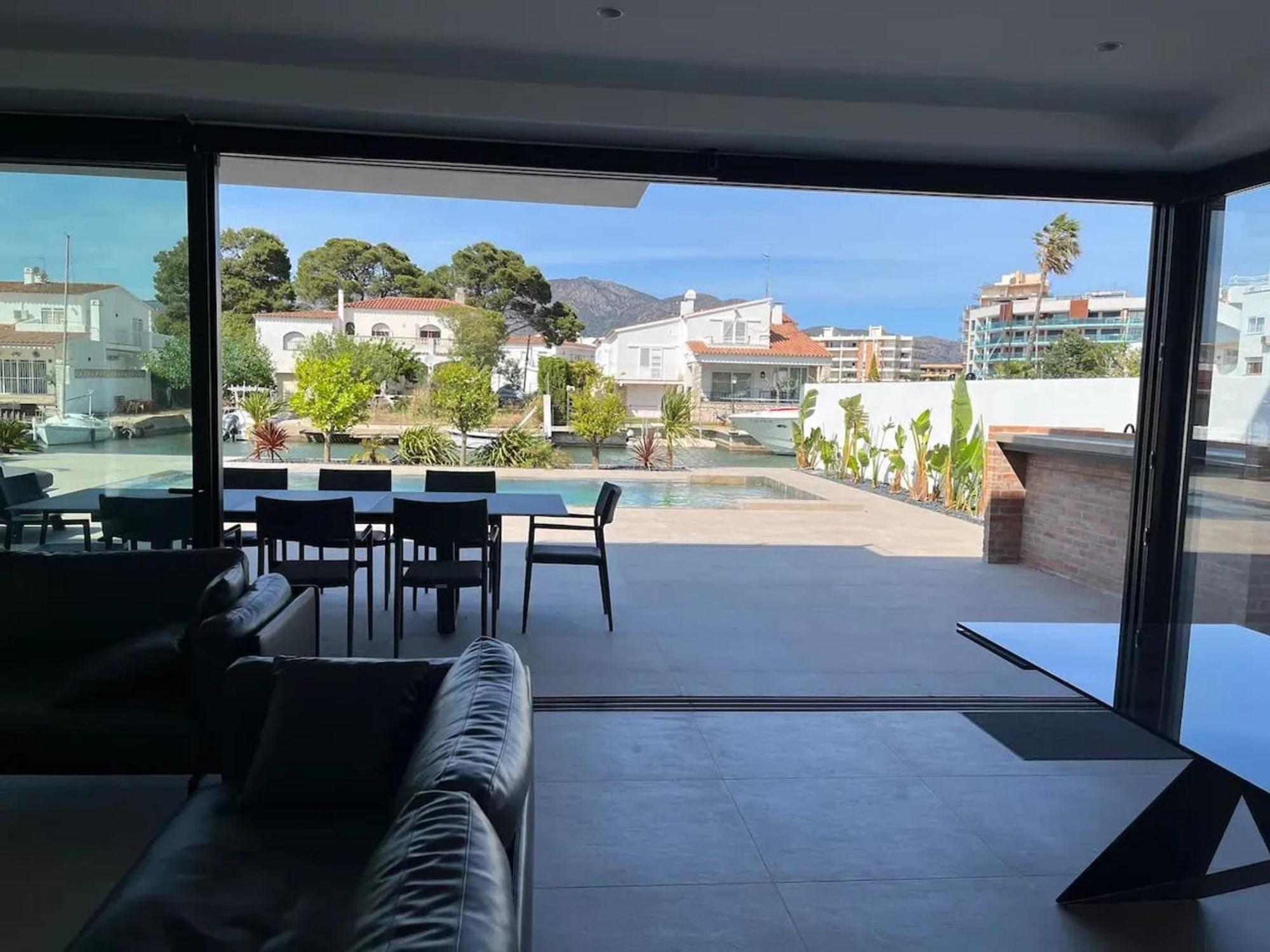 Elegant In + Pool Villa