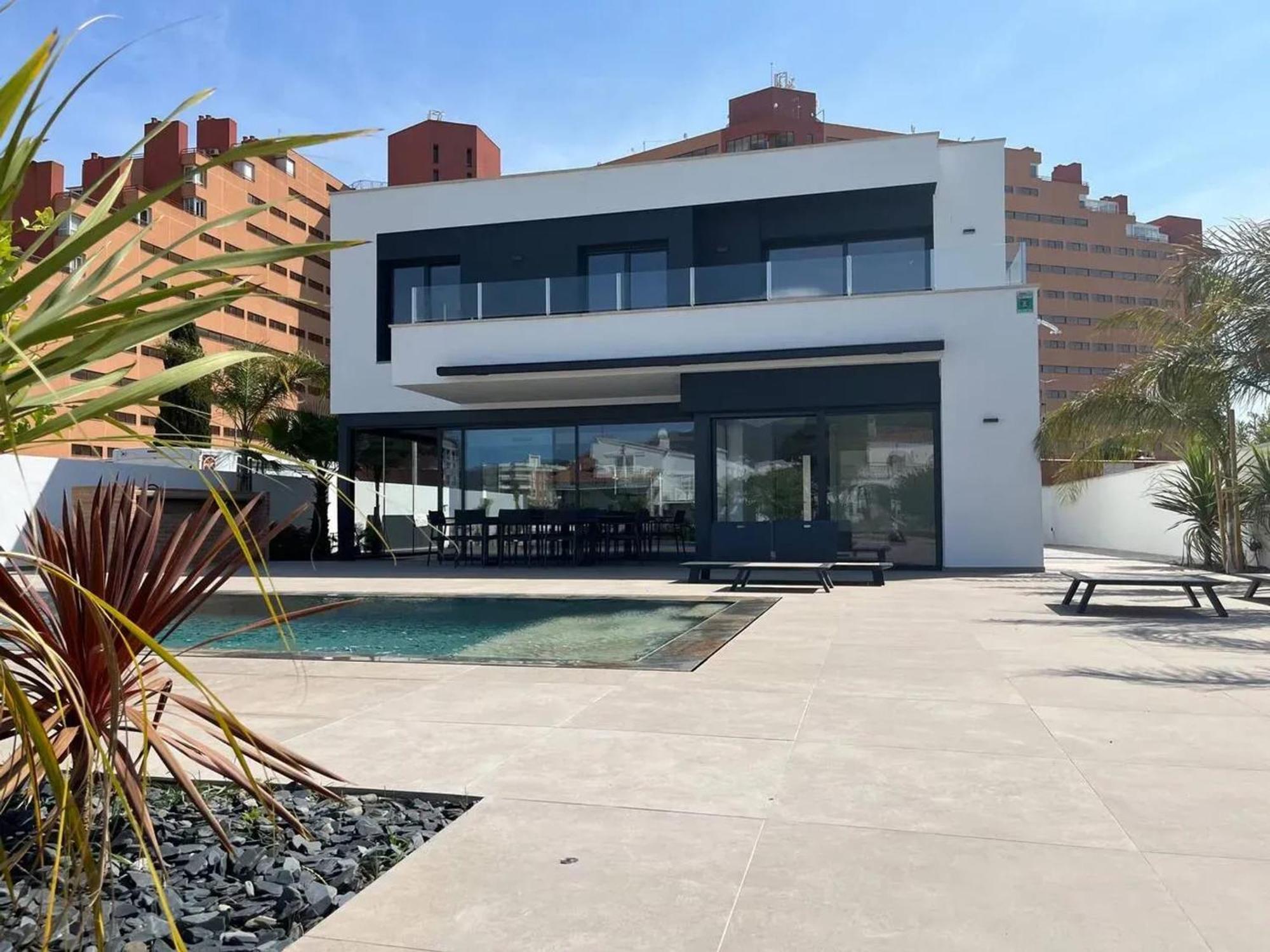 Elegant In + Pool Villa *